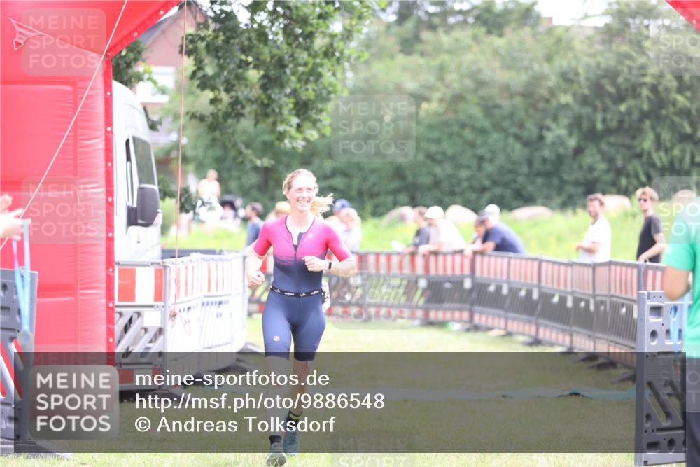 21.06.2026 - 29. Vierlanden-Triathlon Andreas Tolksdorf http://msf.ph/oto/9886548 21.06.2026 11:32:13 Ziel 403, 581, 403, 581 meine-sportfotos.de