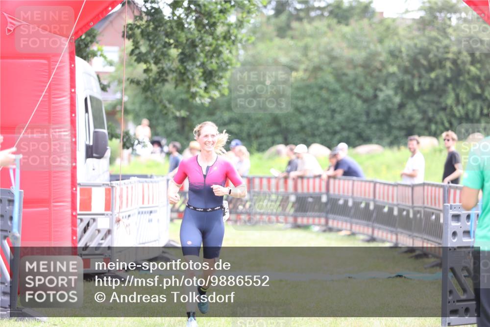 21.06.2026 - 29. Vierlanden-Triathlon Andreas Tolksdorf http://msf.ph/oto/9886552 21.06.2026 11:32:13 Ziel 403, 581, 403, 581 meine-sportfotos.de