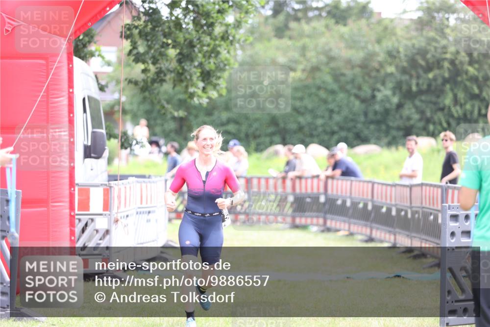 21.06.2026 - 29. Vierlanden-Triathlon Andreas Tolksdorf http://msf.ph/oto/9886557 21.06.2026 11:32:13 Ziel 403, 581, 403, 581 meine-sportfotos.de