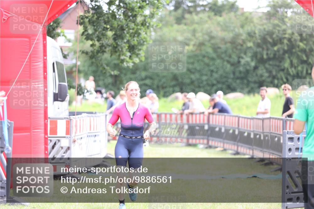 21.06.2026 - 29. Vierlanden-Triathlon Andreas Tolksdorf http://msf.ph/oto/9886561 21.06.2026 11:32:13 Ziel 403, 581, 403, 581 meine-sportfotos.de