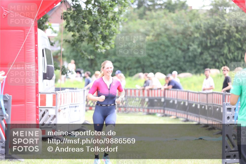 21.06.2026 - 29. Vierlanden-Triathlon Andreas Tolksdorf http://msf.ph/oto/9886569 21.06.2026 11:32:13 Ziel 403, 581, 403, 581 meine-sportfotos.de