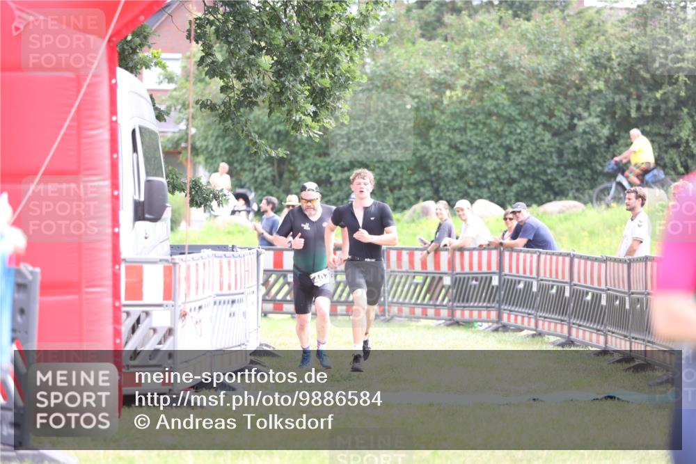 21.06.2026 - 29. Vierlanden-Triathlon Andreas Tolksdorf http://msf.ph/oto/9886584 21.06.2026 11:32:21 Ziel 403, 403 meine-sportfotos.de