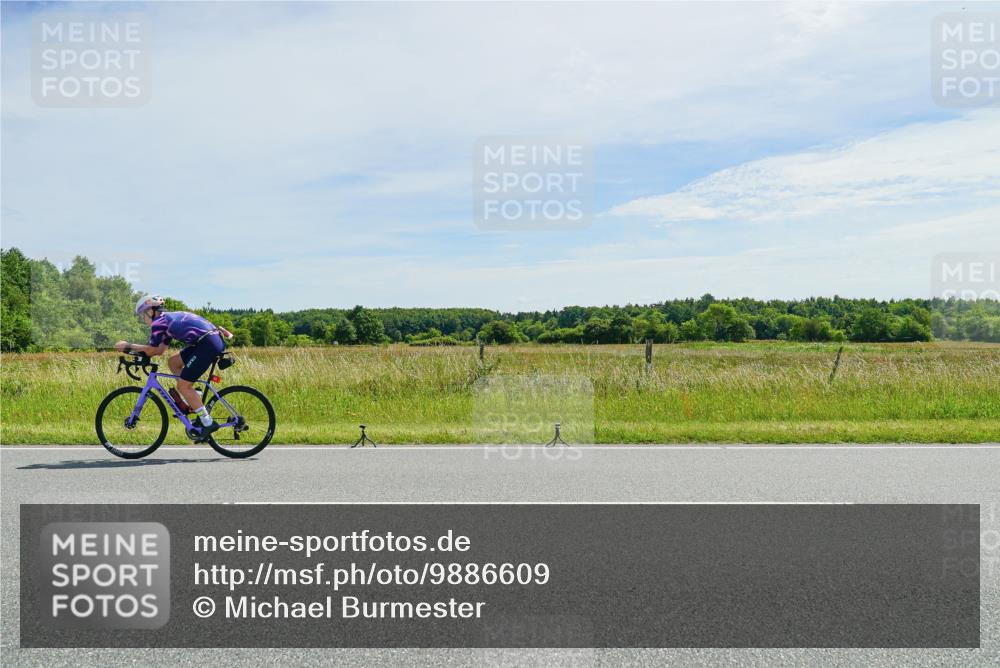 21.06.2026 - Viking Triathlon Michael Burmester http://msf.ph/oto/9886609 21.06.2026 11:50:19 Radfahren 33, 76, 152, 244, 272, 297, 297, 300, 414, 519, 614, 633, 641 meine-sportfotos.de
