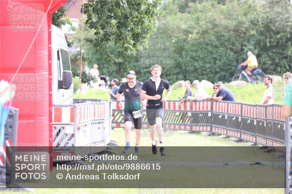 21.06.2026 - 29. Vierlanden-Triathlon Andreas Tolksdorf http://msf.ph/oto/9886615 21.06.2026 11:32:21 Ziel 403, 403 meine-sportfotos.de