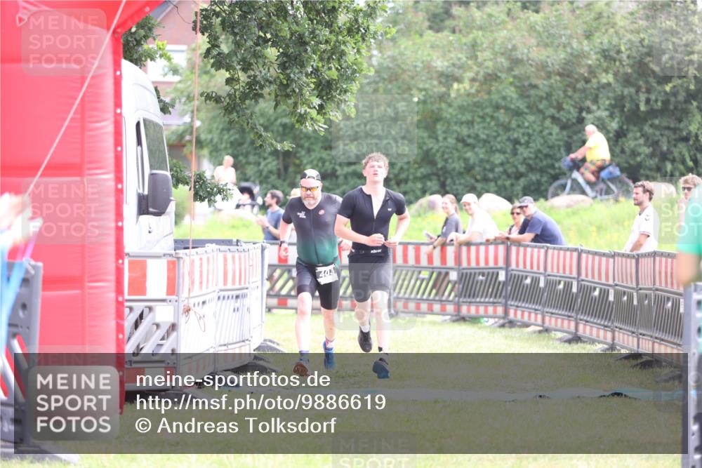 21.06.2026 - 29. Vierlanden-Triathlon Andreas Tolksdorf http://msf.ph/oto/9886619 21.06.2026 11:32:21 Ziel 403, 403 meine-sportfotos.de