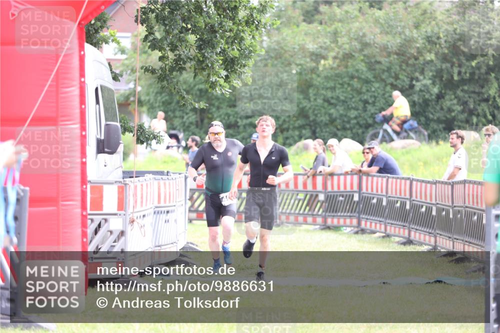 21.06.2026 - 29. Vierlanden-Triathlon Andreas Tolksdorf http://msf.ph/oto/9886631 21.06.2026 11:32:21 Ziel 403, 403 meine-sportfotos.de