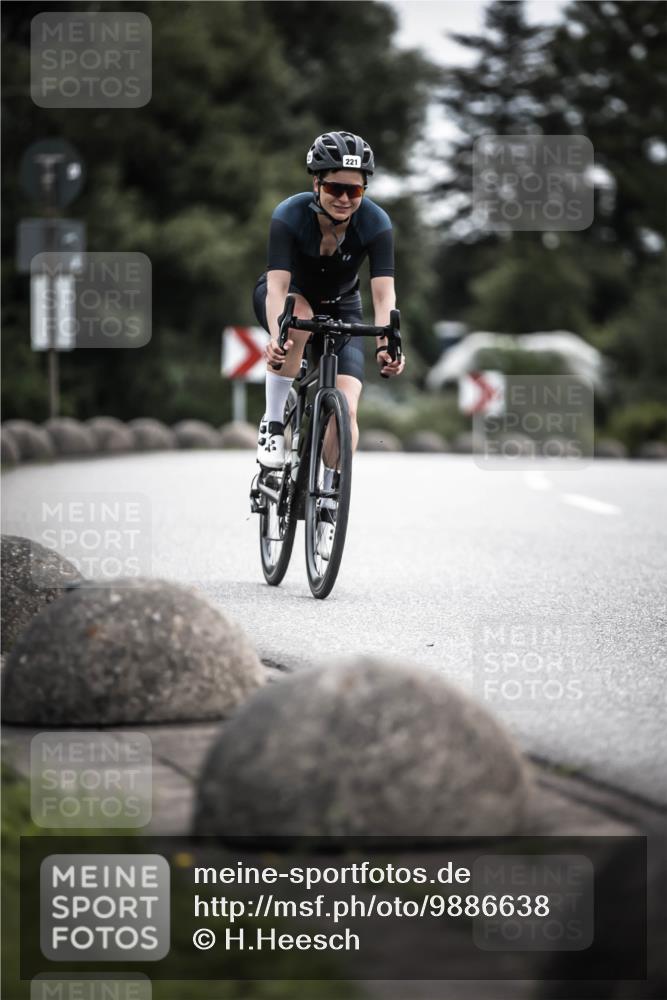 21.06.2026 - 29. Vierlanden-Triathlon H.Heesch http://msf.ph/oto/9886638 21.06.2026 10:41:33 Radfahren 221, 295, 397 meine-sportfotos.de