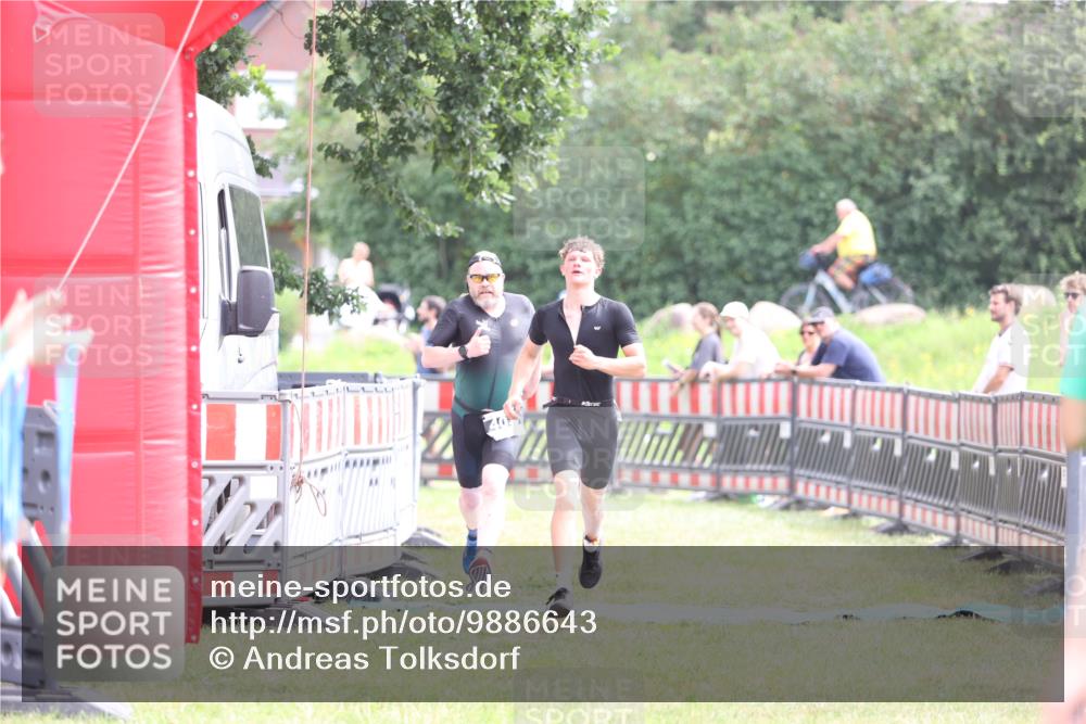 21.06.2026 - 29. Vierlanden-Triathlon Andreas Tolksdorf http://msf.ph/oto/9886643 21.06.2026 11:32:22 Ziel 403, 403 meine-sportfotos.de