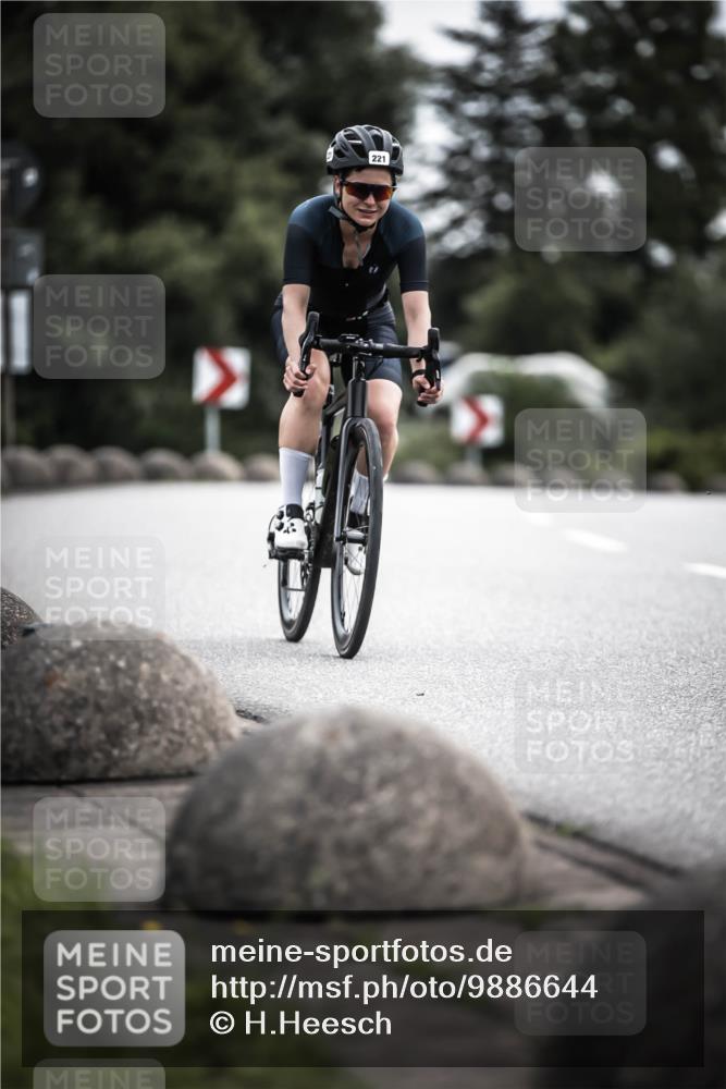 21.06.2026 - 29. Vierlanden-Triathlon H.Heesch http://msf.ph/oto/9886644 21.06.2026 10:41:33 Radfahren 221, 295, 397 meine-sportfotos.de