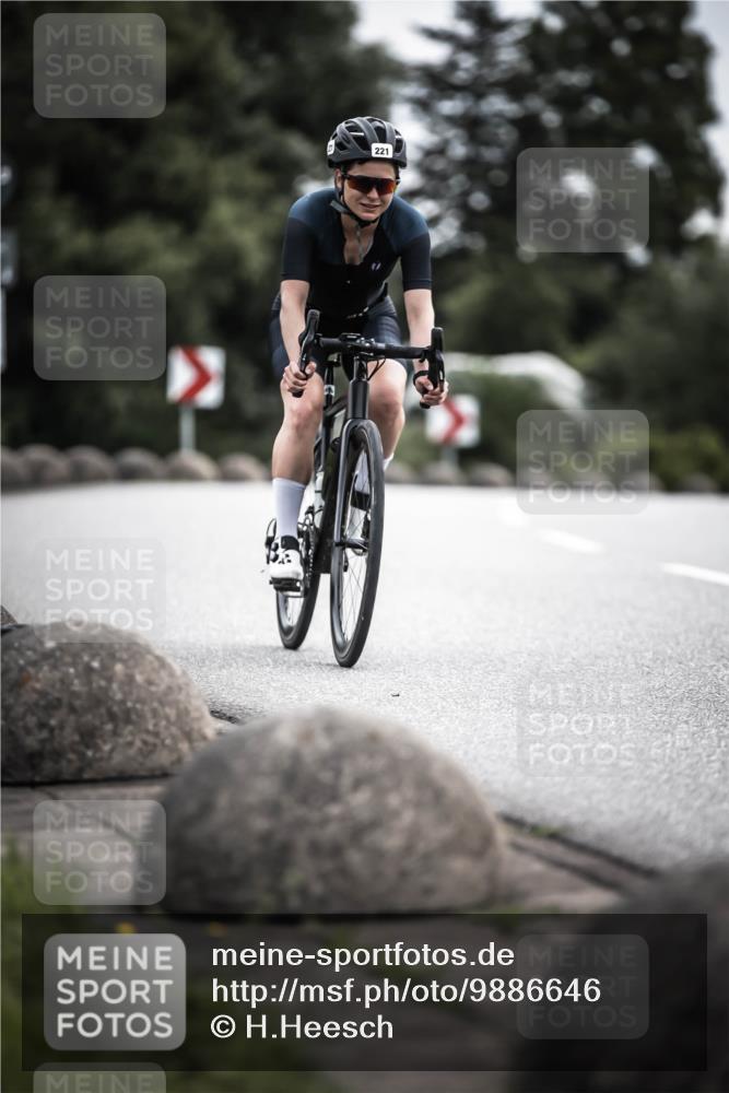 21.06.2026 - 29. Vierlanden-Triathlon H.Heesch http://msf.ph/oto/9886646 21.06.2026 10:41:33 Radfahren 221, 295, 397 meine-sportfotos.de