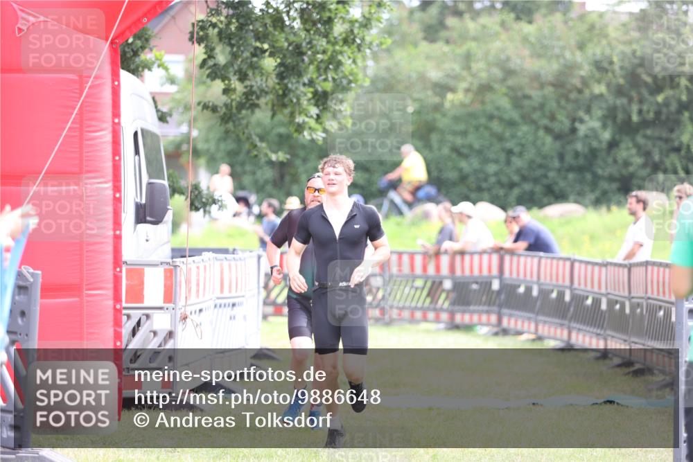 21.06.2026 - 29. Vierlanden-Triathlon Andreas Tolksdorf http://msf.ph/oto/9886648 21.06.2026 11:32:22 Ziel 403, 403 meine-sportfotos.de