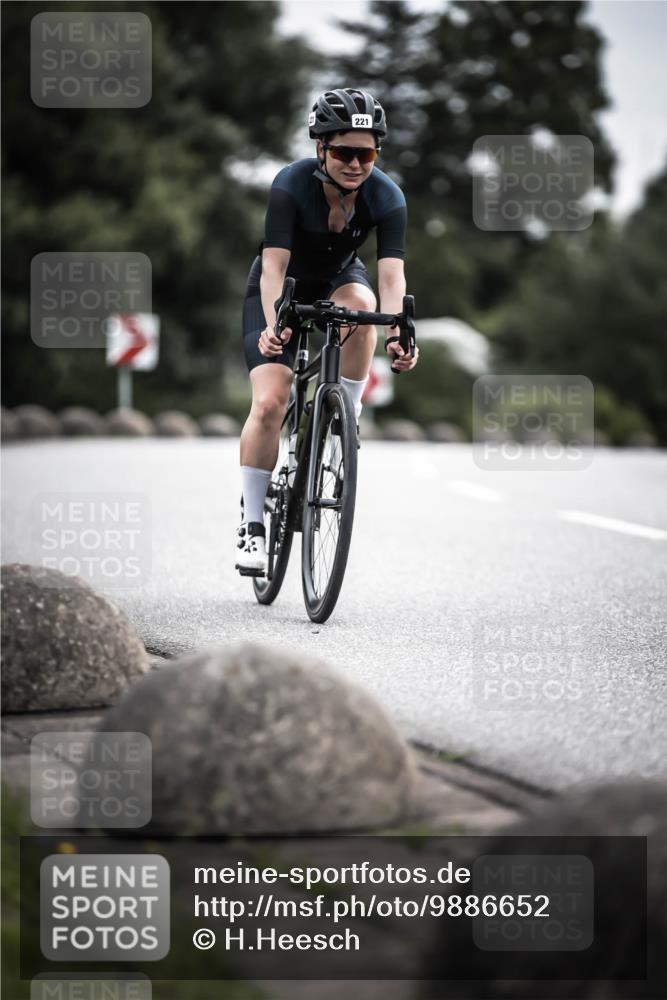 21.06.2026 - 29. Vierlanden-Triathlon H.Heesch http://msf.ph/oto/9886652 21.06.2026 10:41:33 Radfahren 221, 295, 397 meine-sportfotos.de