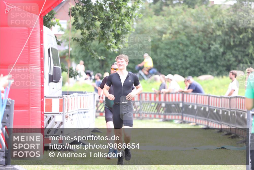 21.06.2026 - 29. Vierlanden-Triathlon Andreas Tolksdorf http://msf.ph/oto/9886654 21.06.2026 11:32:23 Ziel 403, 403 meine-sportfotos.de