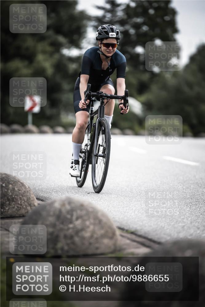 21.06.2026 - 29. Vierlanden-Triathlon H.Heesch http://msf.ph/oto/9886655 21.06.2026 10:41:33 Radfahren 221, 295, 397 meine-sportfotos.de