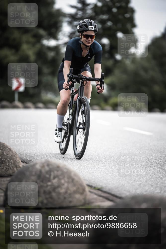 21.06.2026 - 29. Vierlanden-Triathlon H.Heesch http://msf.ph/oto/9886658 21.06.2026 10:41:33 Radfahren 221, 295, 397 meine-sportfotos.de