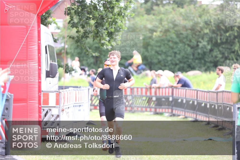 21.06.2026 - 29. Vierlanden-Triathlon Andreas Tolksdorf http://msf.ph/oto/9886660 21.06.2026 11:32:23 Ziel 403, 403 meine-sportfotos.de