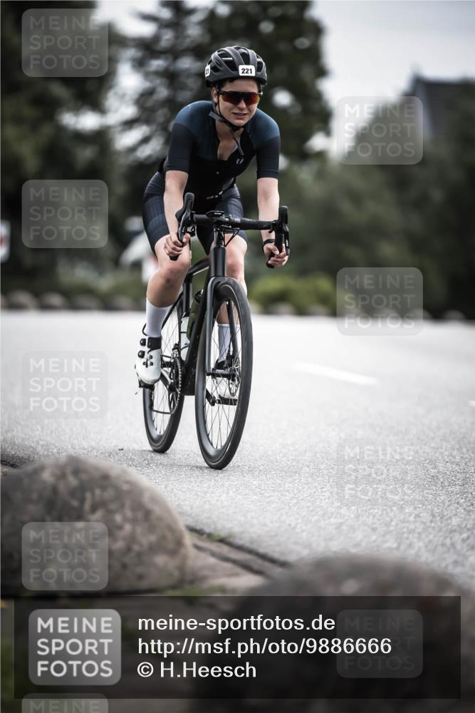 21.06.2026 - 29. Vierlanden-Triathlon H.Heesch http://msf.ph/oto/9886666 21.06.2026 10:41:33 Radfahren 221, 295, 397 meine-sportfotos.de