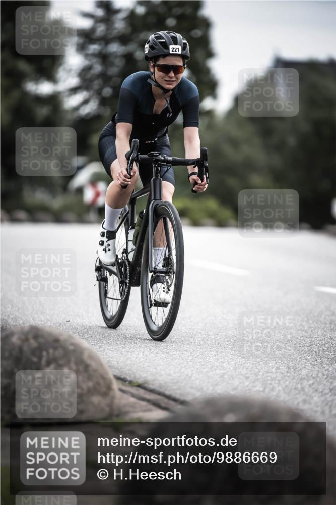 21.06.2026 - 29. Vierlanden-Triathlon H.Heesch http://msf.ph/oto/9886669 21.06.2026 10:41:33 Radfahren 221, 295, 397 meine-sportfotos.de