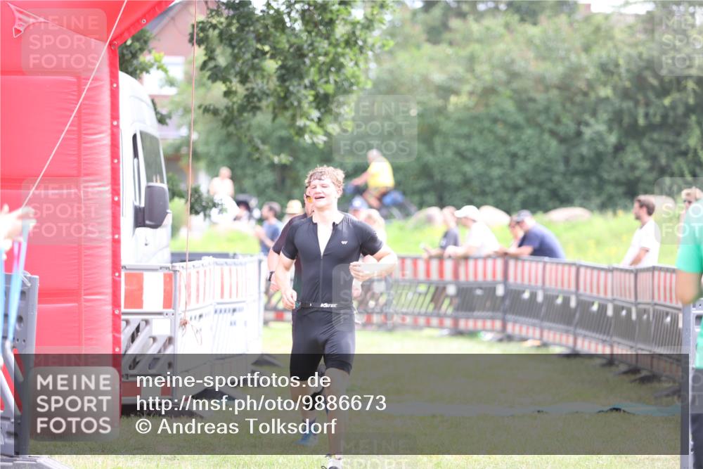 21.06.2026 - 29. Vierlanden-Triathlon Andreas Tolksdorf http://msf.ph/oto/9886673 21.06.2026 11:32:23 Ziel 403, 403 meine-sportfotos.de