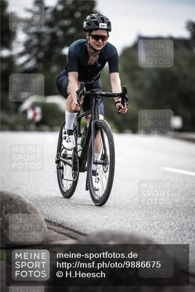 21.06.2026 - 29. Vierlanden-Triathlon H.Heesch http://msf.ph/oto/9886675 21.06.2026 10:41:33 Radfahren 221, 295, 397 meine-sportfotos.de