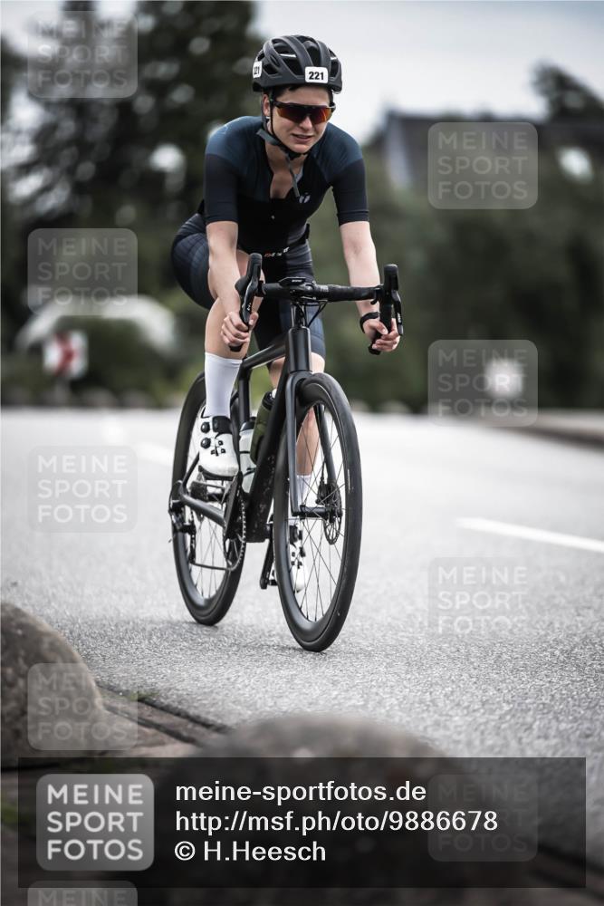 21.06.2026 - 29. Vierlanden-Triathlon H.Heesch http://msf.ph/oto/9886678 21.06.2026 10:41:33 Radfahren 221, 295, 397 meine-sportfotos.de