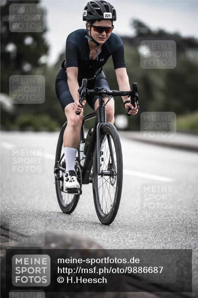 21.06.2026 - 29. Vierlanden-Triathlon H.Heesch http://msf.ph/oto/9886687 21.06.2026 10:41:34 Radfahren 221, 295, 397 meine-sportfotos.de