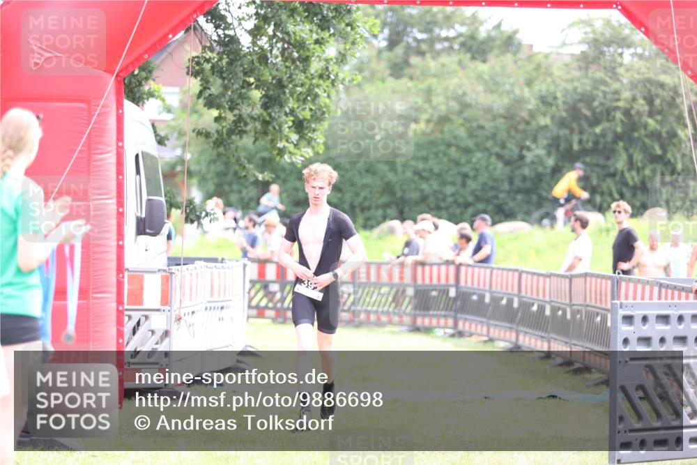 21.06.2026 - 29. Vierlanden-Triathlon Andreas Tolksdorf http://msf.ph/oto/9886698 21.06.2026 11:32:50 Ziel 458, 458 meine-sportfotos.de
