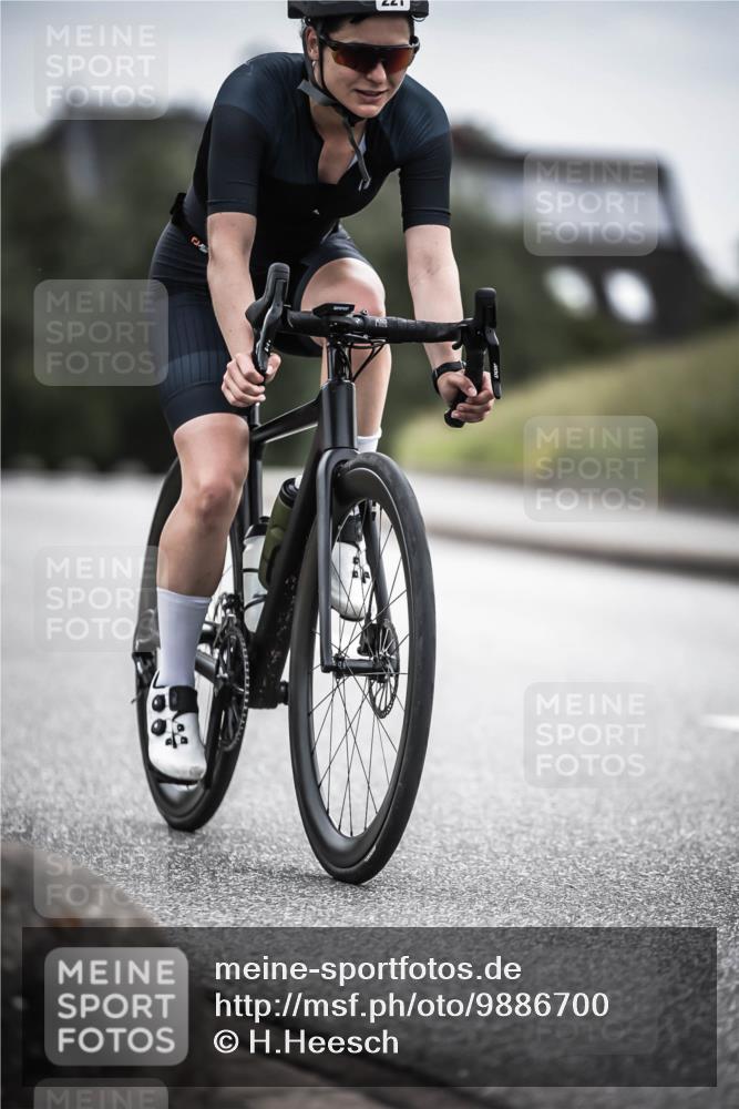 21.06.2026 - 29. Vierlanden-Triathlon H.Heesch http://msf.ph/oto/9886700 21.06.2026 10:41:34 Radfahren 221, 295, 397 meine-sportfotos.de