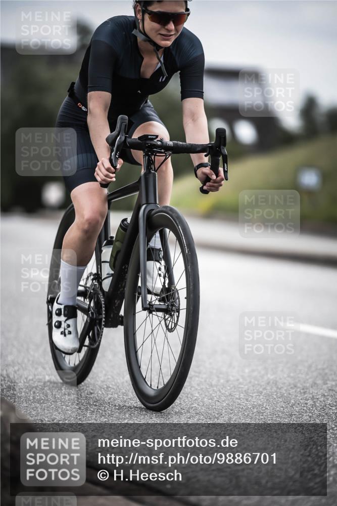 21.06.2026 - 29. Vierlanden-Triathlon H.Heesch http://msf.ph/oto/9886701 21.06.2026 10:41:34 Radfahren 221, 295, 397 meine-sportfotos.de