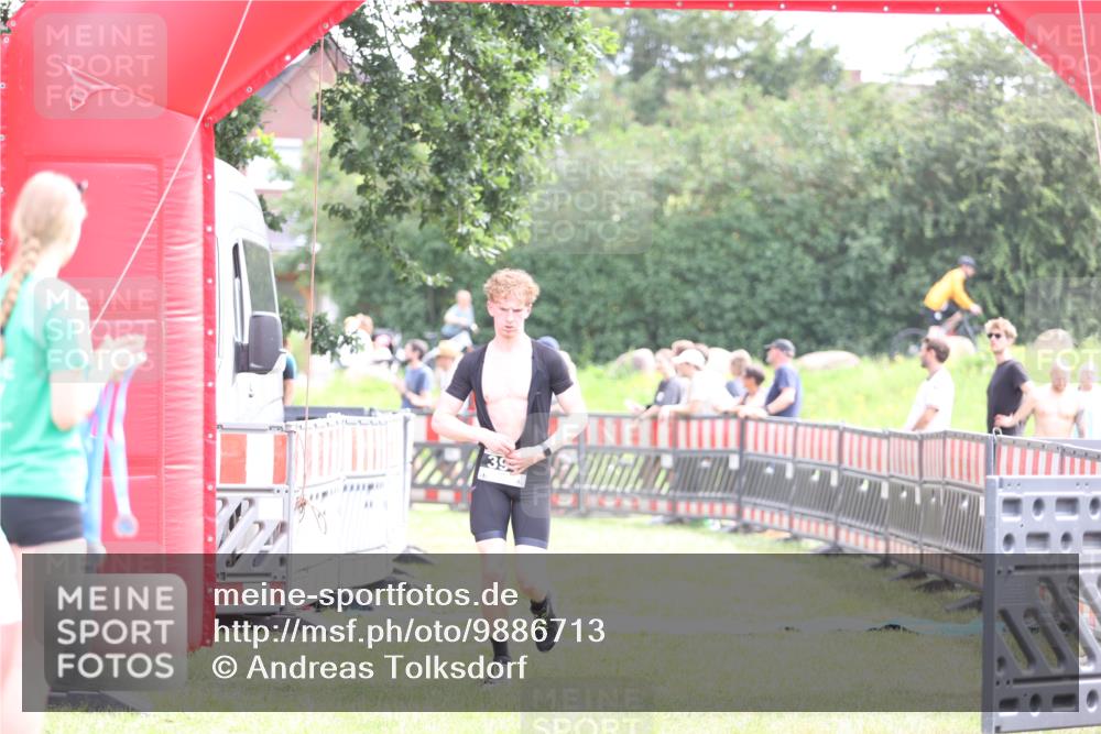 21.06.2026 - 29. Vierlanden-Triathlon Andreas Tolksdorf http://msf.ph/oto/9886713 21.06.2026 11:32:50 Ziel 458, 458 meine-sportfotos.de