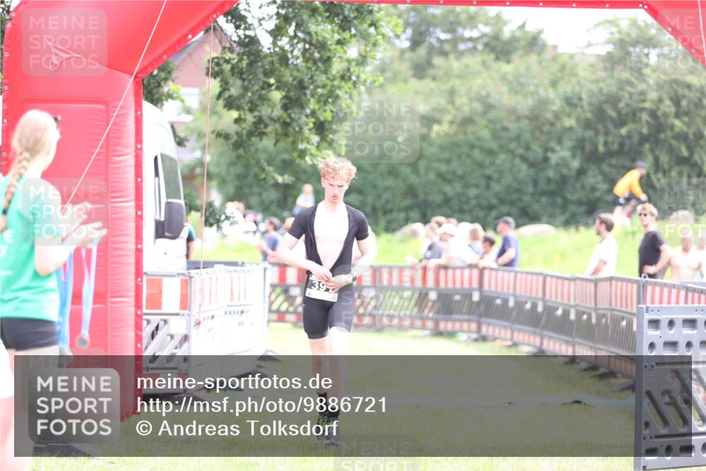 21.06.2026 - 29. Vierlanden-Triathlon Andreas Tolksdorf http://msf.ph/oto/9886721 21.06.2026 11:32:50 Ziel 458, 458 meine-sportfotos.de