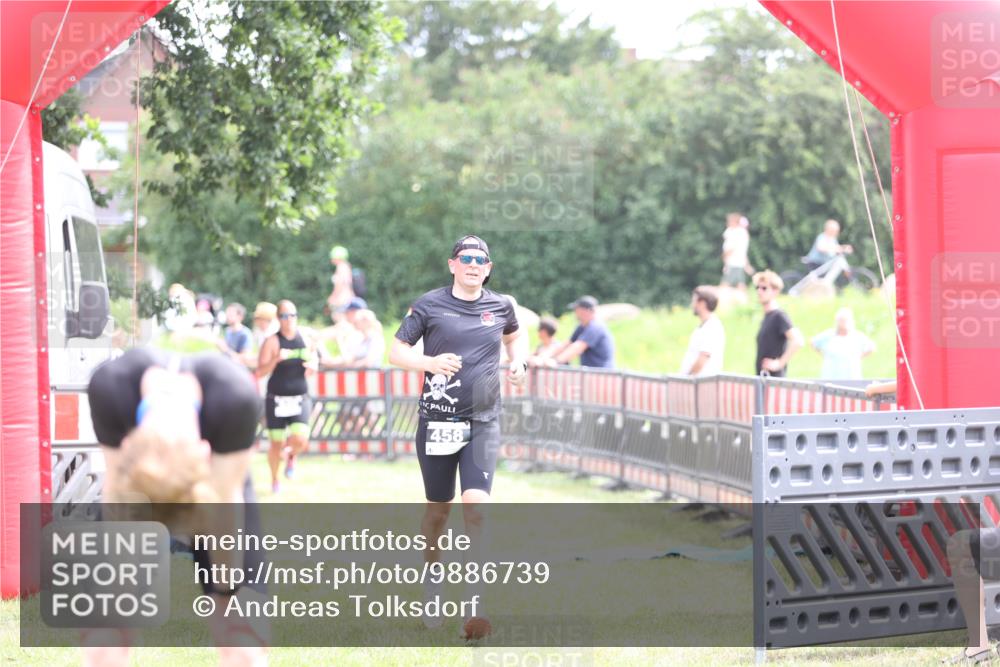 21.06.2026 - 29. Vierlanden-Triathlon Andreas Tolksdorf http://msf.ph/oto/9886739 21.06.2026 11:32:58 Ziel 325, 458, 549, 325, 458, 549 meine-sportfotos.de