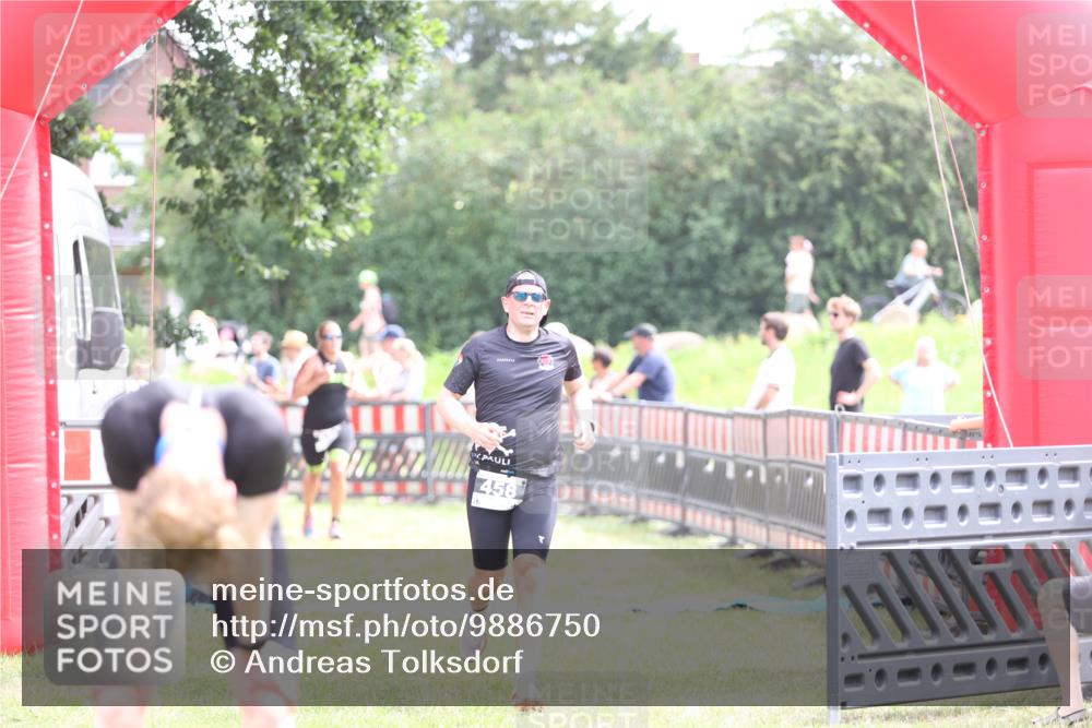 21.06.2026 - 29. Vierlanden-Triathlon Andreas Tolksdorf http://msf.ph/oto/9886750 21.06.2026 11:32:58 Ziel 325, 458, 549, 325, 458, 549 meine-sportfotos.de