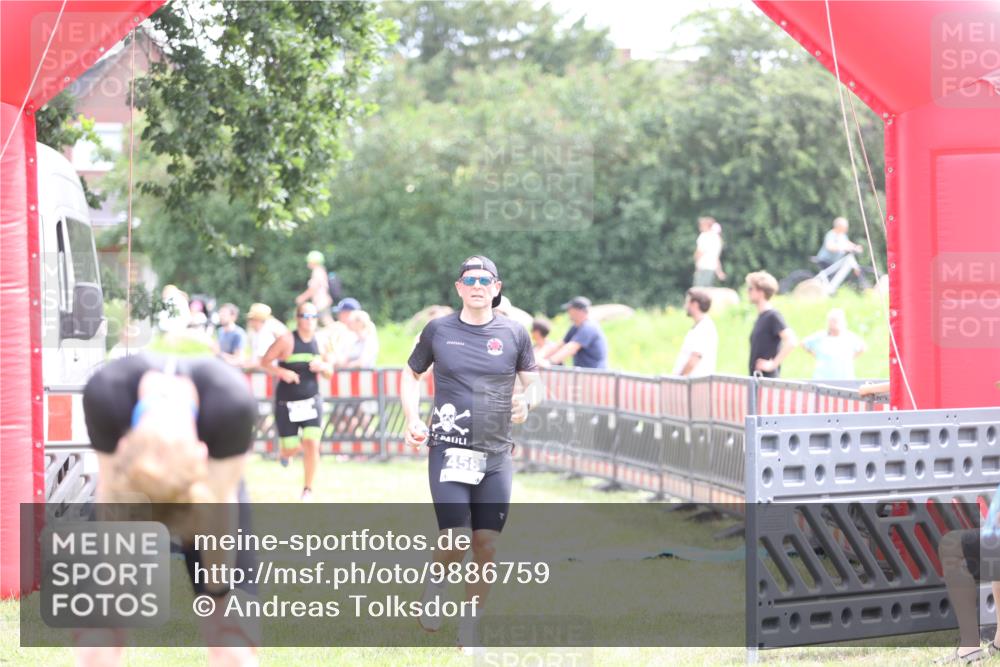 21.06.2026 - 29. Vierlanden-Triathlon Andreas Tolksdorf http://msf.ph/oto/9886759 21.06.2026 11:32:58 Ziel 325, 458, 549, 325, 458, 549 meine-sportfotos.de