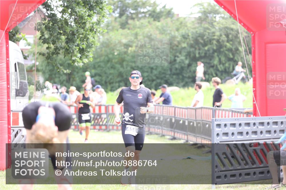21.06.2026 - 29. Vierlanden-Triathlon Andreas Tolksdorf http://msf.ph/oto/9886764 21.06.2026 11:32:58 Ziel 325, 458, 549, 325, 458, 549 meine-sportfotos.de