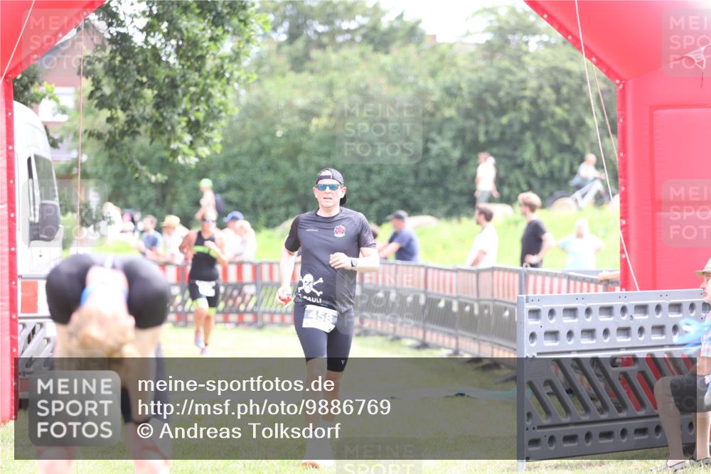 21.06.2026 - 29. Vierlanden-Triathlon Andreas Tolksdorf http://msf.ph/oto/9886769 21.06.2026 11:32:58 Ziel 325, 458, 549, 325, 458, 549 meine-sportfotos.de