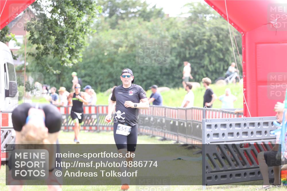 21.06.2026 - 29. Vierlanden-Triathlon Andreas Tolksdorf http://msf.ph/oto/9886774 21.06.2026 11:32:58 Ziel 325, 458, 549, 325, 458, 549 meine-sportfotos.de