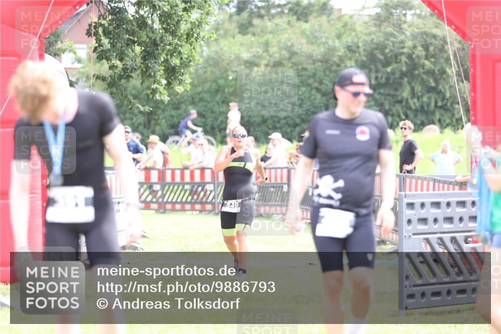 21.06.2026 - 29. Vierlanden-Triathlon Andreas Tolksdorf http://msf.ph/oto/9886793 21.06.2026 11:33:02 Ziel 325, 458, 549, 325, 458, 549 meine-sportfotos.de