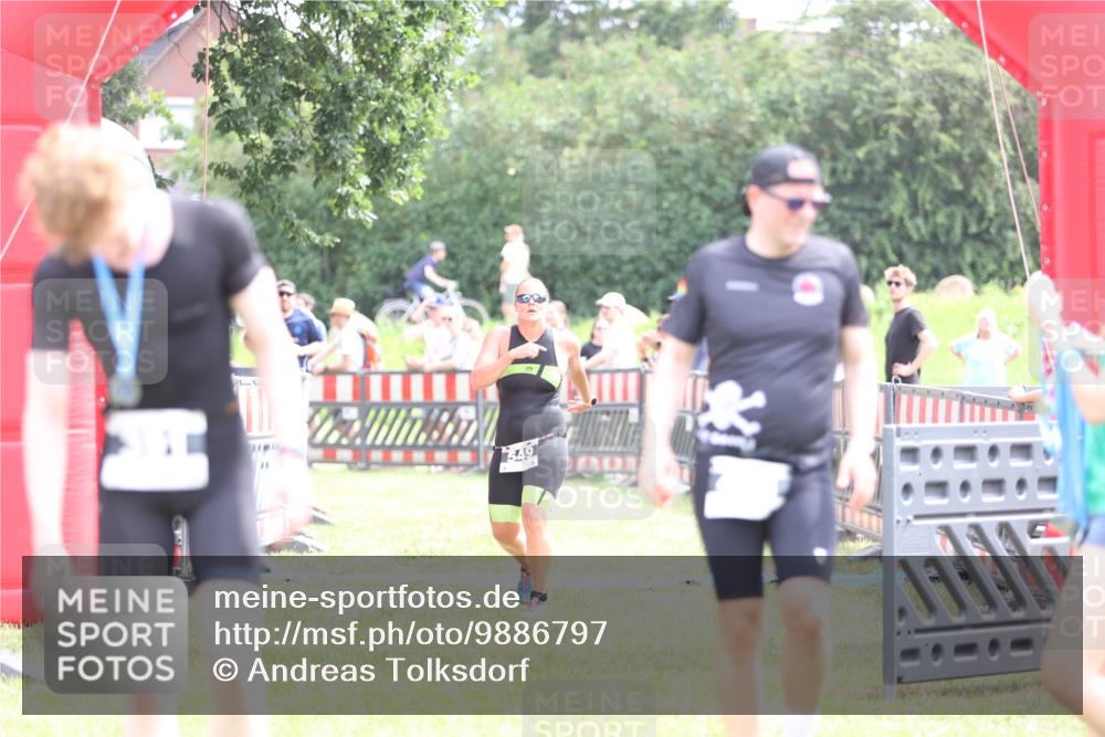 21.06.2026 - 29. Vierlanden-Triathlon Andreas Tolksdorf http://msf.ph/oto/9886797 21.06.2026 11:33:02 Ziel 325, 458, 549, 325, 458, 549 meine-sportfotos.de