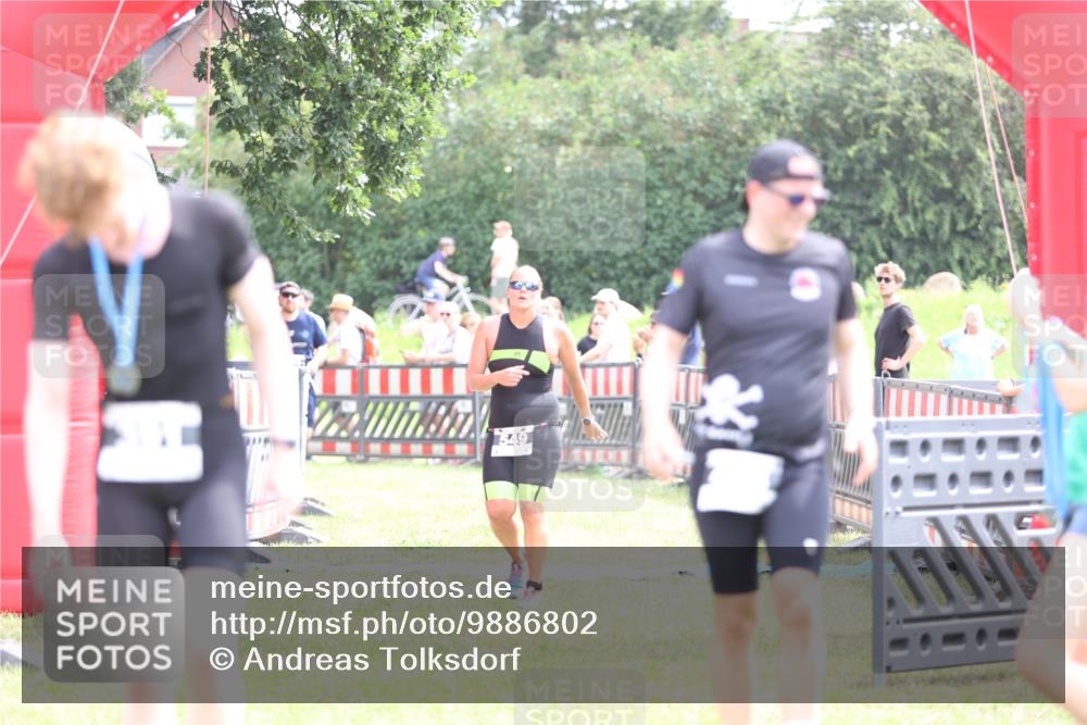 21.06.2026 - 29. Vierlanden-Triathlon Andreas Tolksdorf http://msf.ph/oto/9886802 21.06.2026 11:33:02 Ziel 325, 458, 549, 325, 458, 549 meine-sportfotos.de