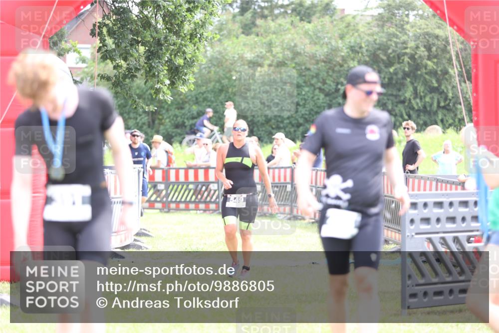 21.06.2026 - 29. Vierlanden-Triathlon Andreas Tolksdorf http://msf.ph/oto/9886805 21.06.2026 11:33:02 Ziel 325, 458, 549, 325, 458, 549 meine-sportfotos.de