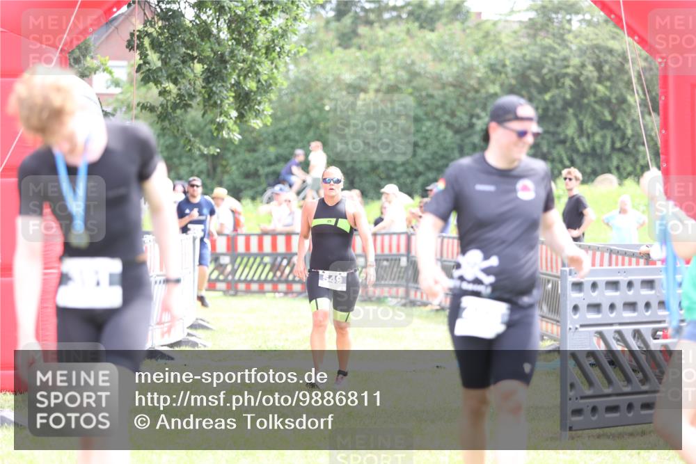 21.06.2026 - 29. Vierlanden-Triathlon Andreas Tolksdorf http://msf.ph/oto/9886811 21.06.2026 11:33:02 Ziel 325, 458, 549, 325, 458, 549 meine-sportfotos.de