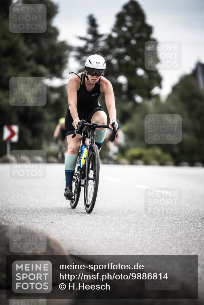 21.06.2026 - 29. Vierlanden-Triathlon H.Heesch http://msf.ph/oto/9886814 21.06.2026 10:42:44 Radfahren 91, 217, 235 meine-sportfotos.de