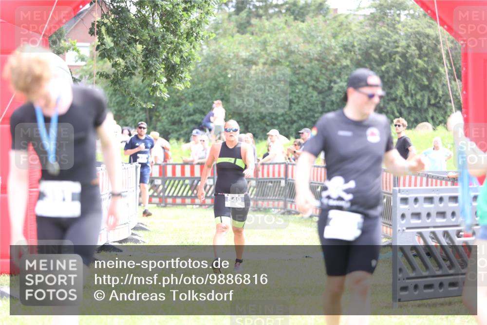 21.06.2026 - 29. Vierlanden-Triathlon Andreas Tolksdorf http://msf.ph/oto/9886816 21.06.2026 11:33:02 Ziel 325, 458, 549, 325, 458, 549 meine-sportfotos.de