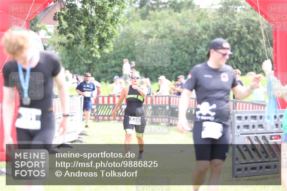 21.06.2026 - 29. Vierlanden-Triathlon Andreas Tolksdorf http://msf.ph/oto/9886825 21.06.2026 11:33:02 Ziel 325, 458, 549, 325, 458, 549 meine-sportfotos.de