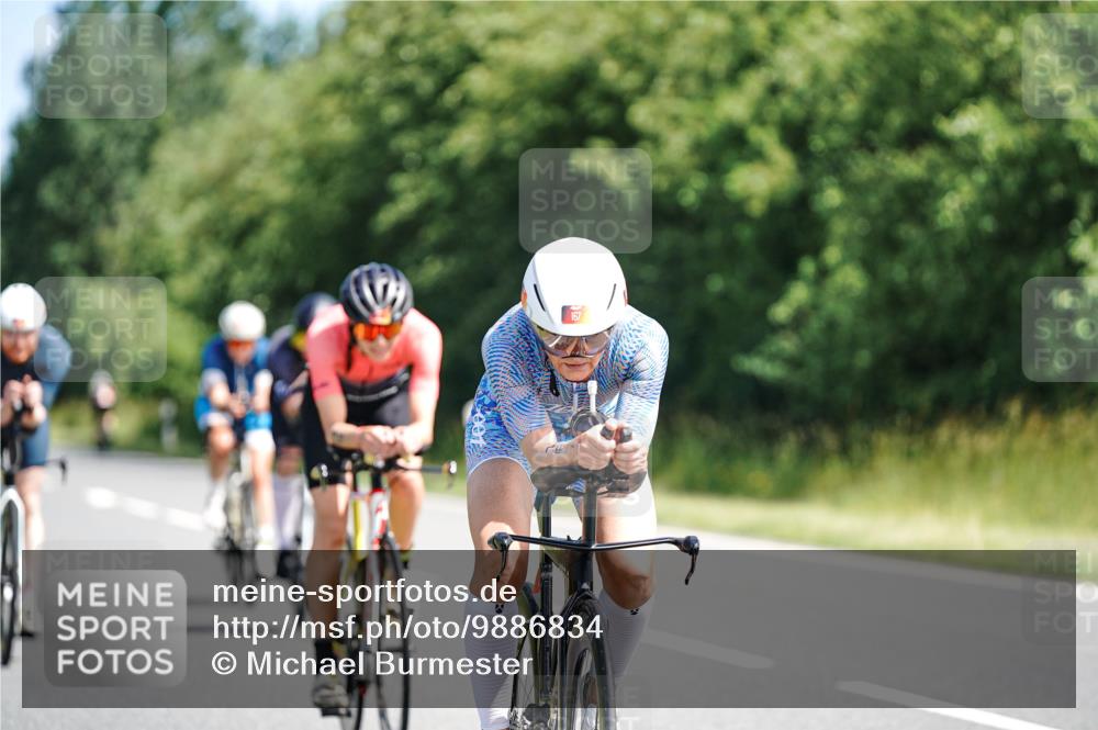 21.06.2026 - Viking Triathlon Michael Burmester http://msf.ph/oto/9886834 21.06.2026 11:30:04 Radfahren 27, 34, 45, 125, 127, 167, 188, 220, 300, 327, 333, 340, 356, 464, 519, 601, 610, 615, 646, 647, 656, 663 meine-sportfotos.de