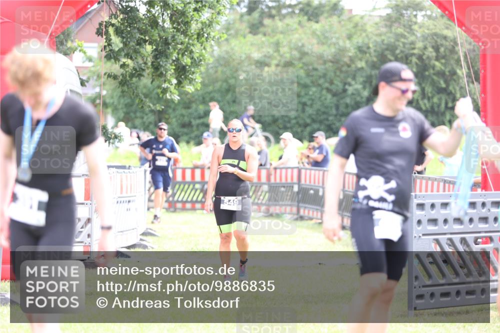21.06.2026 - 29. Vierlanden-Triathlon Andreas Tolksdorf http://msf.ph/oto/9886835 21.06.2026 11:33:02 Ziel 325, 458, 549, 325, 458, 549 meine-sportfotos.de