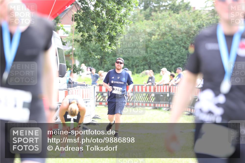21.06.2026 - 29. Vierlanden-Triathlon Andreas Tolksdorf http://msf.ph/oto/9886898 21.06.2026 11:33:08 Ziel 325, 325 meine-sportfotos.de