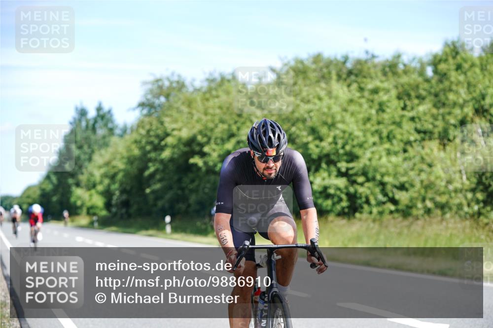 21.06.2026 - Viking Triathlon Michael Burmester http://msf.ph/oto/9886910 21.06.2026 11:30:08 Radfahren 27, 34, 45, 125, 127, 167, 188, 300, 327, 333, 340, 601, 610, 615, 646, 647, 656, 663 meine-sportfotos.de