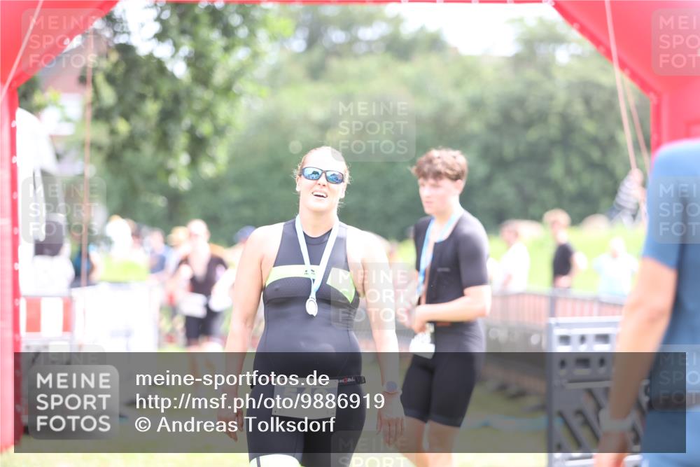 21.06.2026 - 29. Vierlanden-Triathlon Andreas Tolksdorf http://msf.ph/oto/9886919 21.06.2026 11:33:27 Ziel 486, 486 meine-sportfotos.de